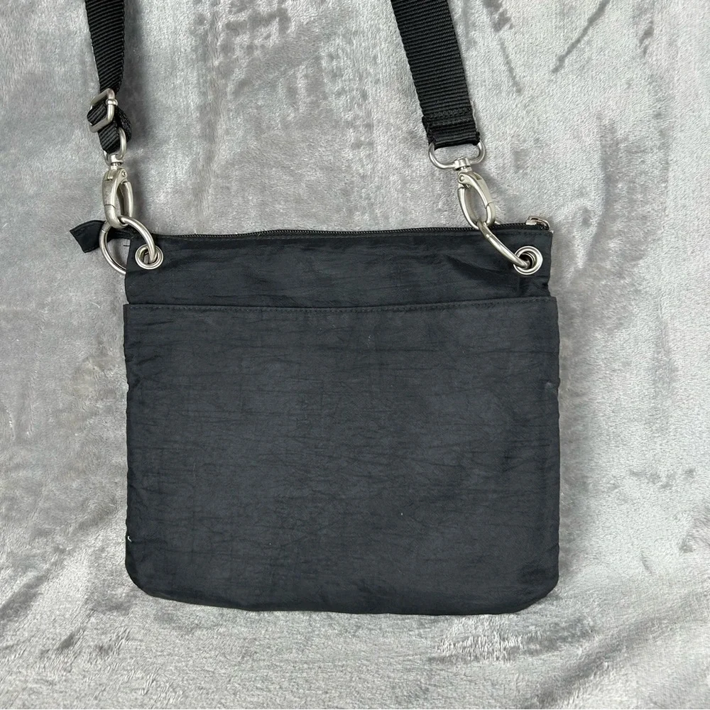 Baggallini Black Nylon Medium Crossbody Purse‎ Adjustable Strap Pockets Travel